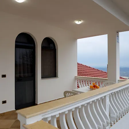 Vila Taga Guesthouse Kruje Exterior photo